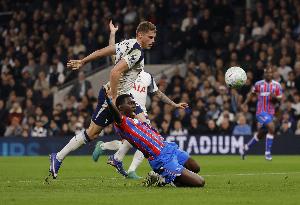记者：热刺与范德芬之间的续约谈判进展积极，双方接近达成协议